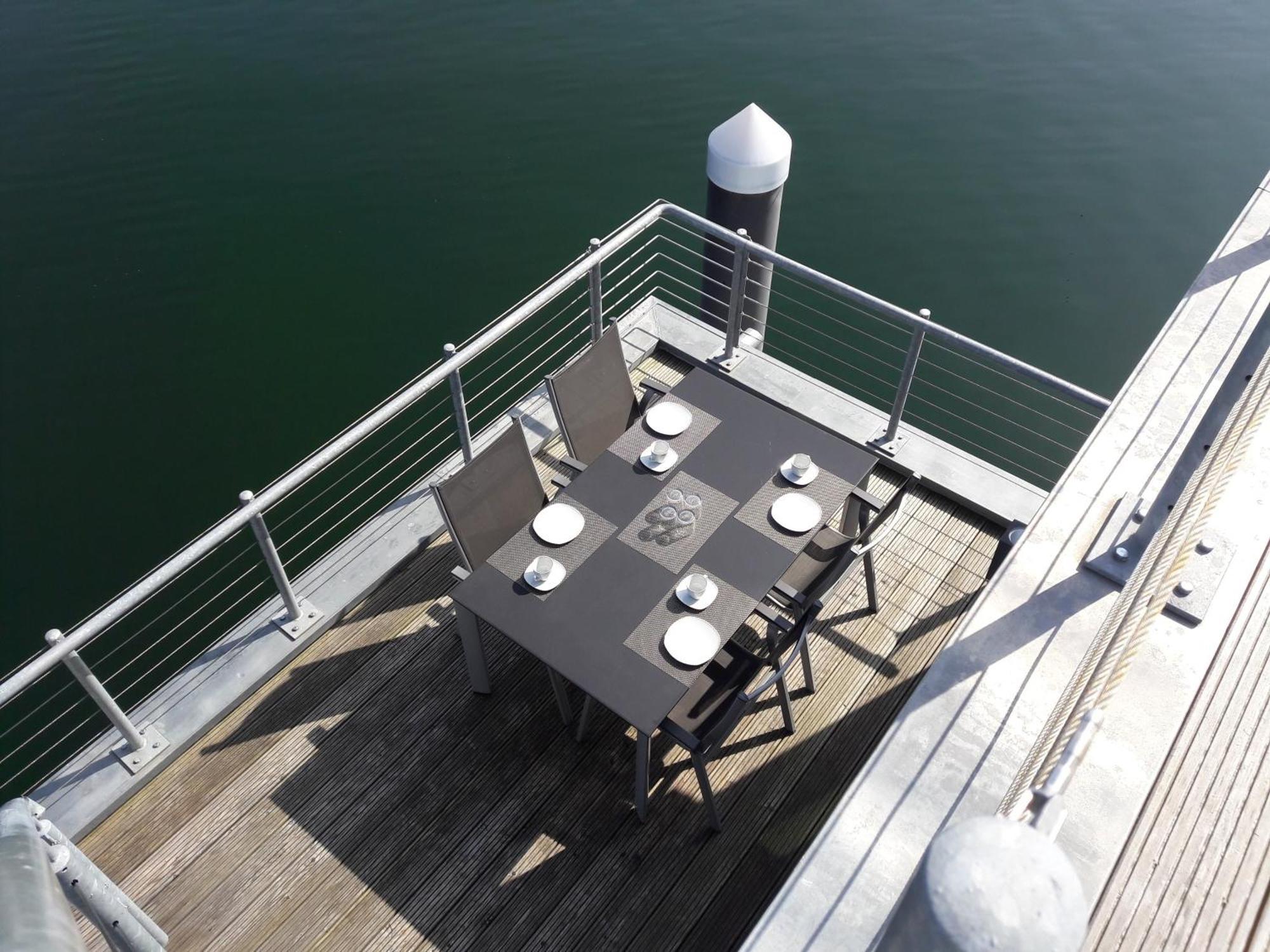 Schwimmendes Ferienhaus Antares One By Seeblick Ferien Oro, Rundum Wasser, Sauna Olpenitz Exterior foto
